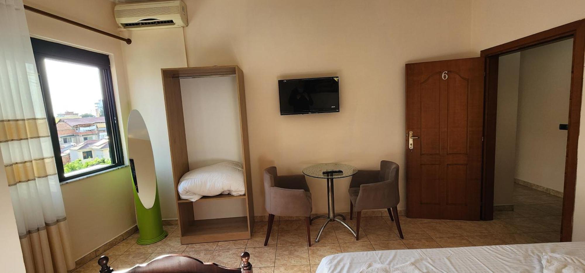 Hotel Studenti Tirana Buitenkant foto