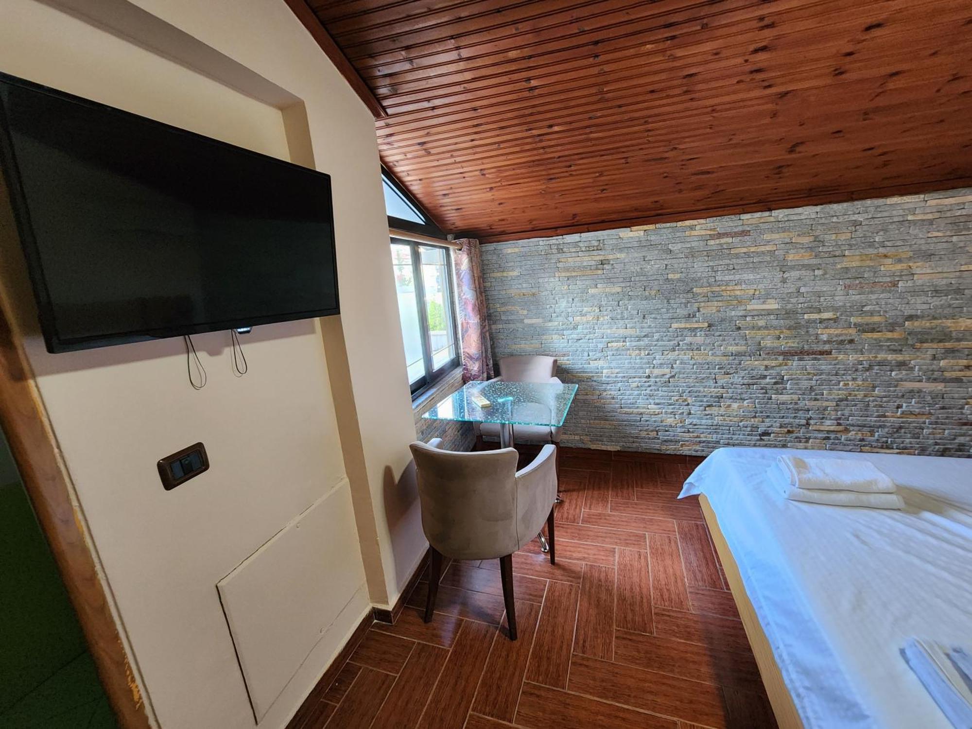 Hotel Studenti Tirana Buitenkant foto