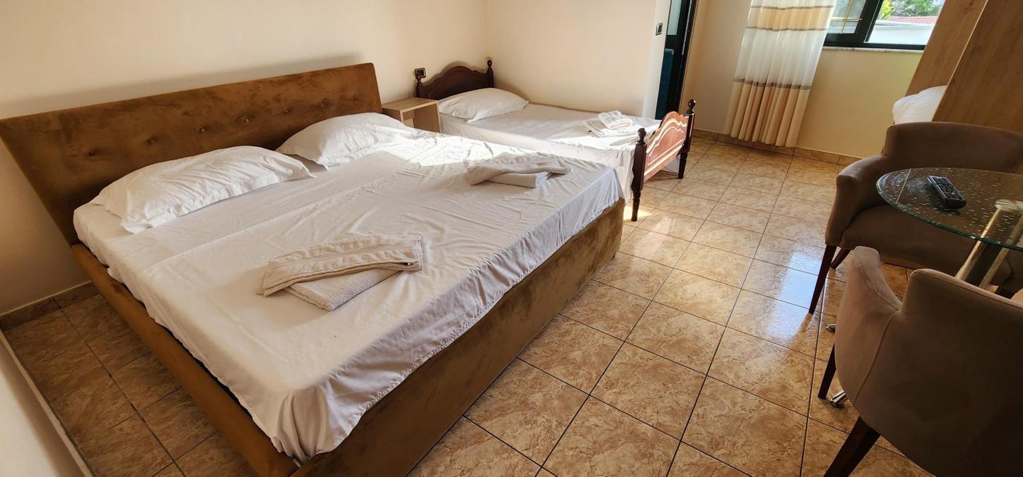 Hotel Studenti Tirana Buitenkant foto