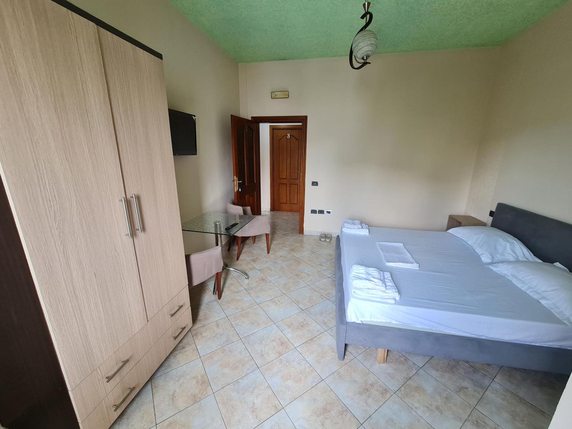 Hotel Studenti Tirana Buitenkant foto