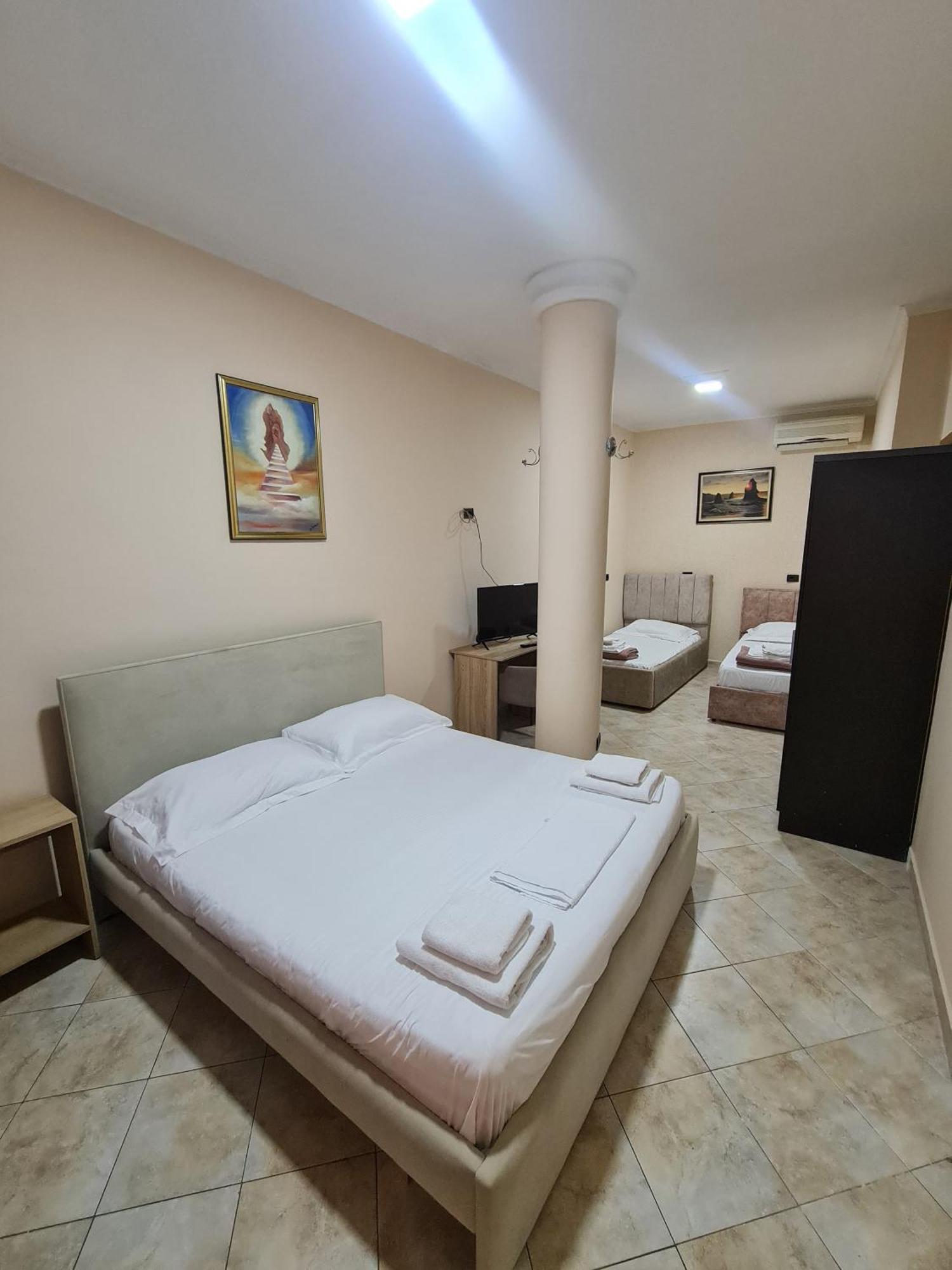 Hotel Studenti Tirana Buitenkant foto