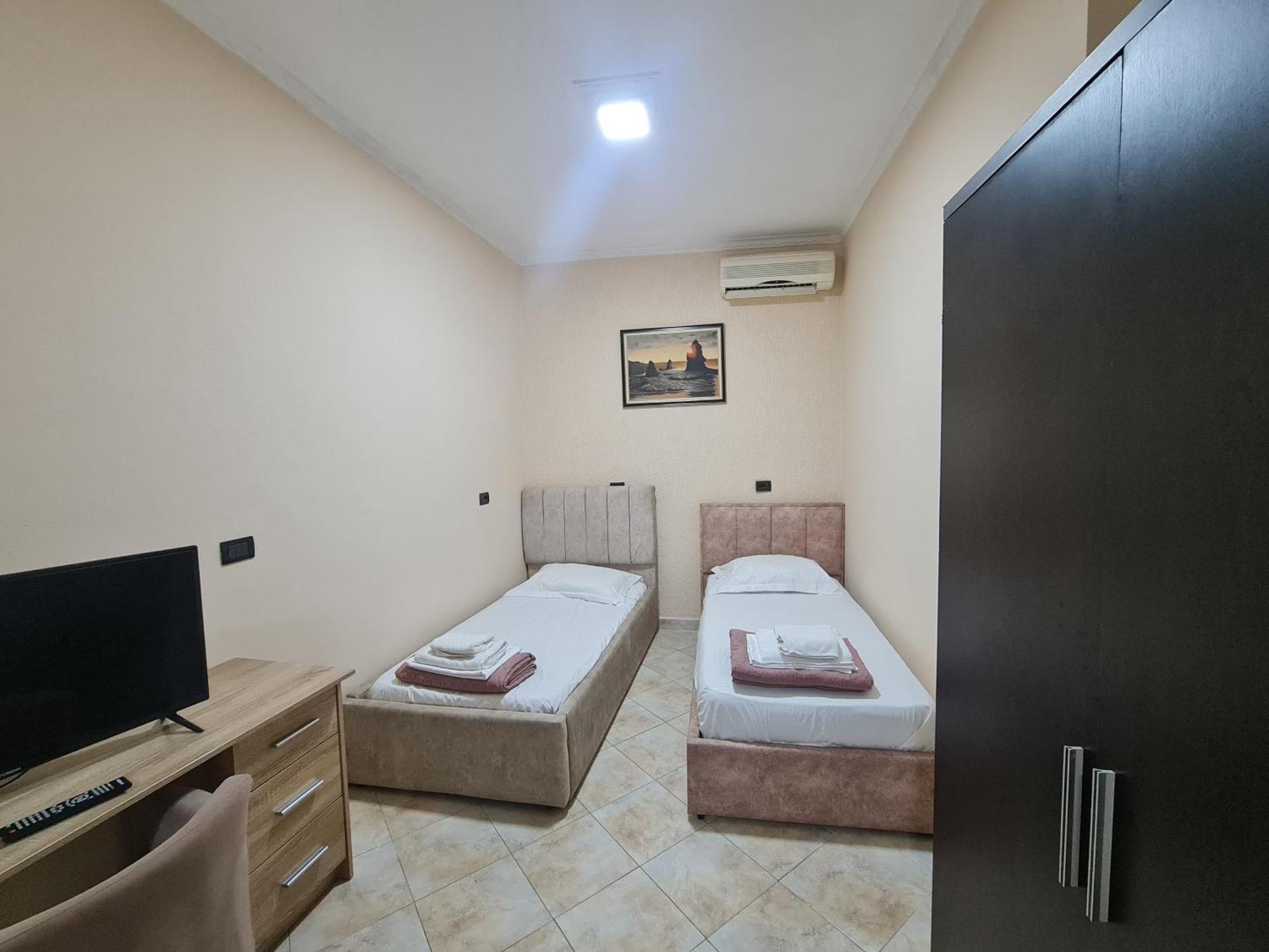 Hotel Studenti Tirana Buitenkant foto
