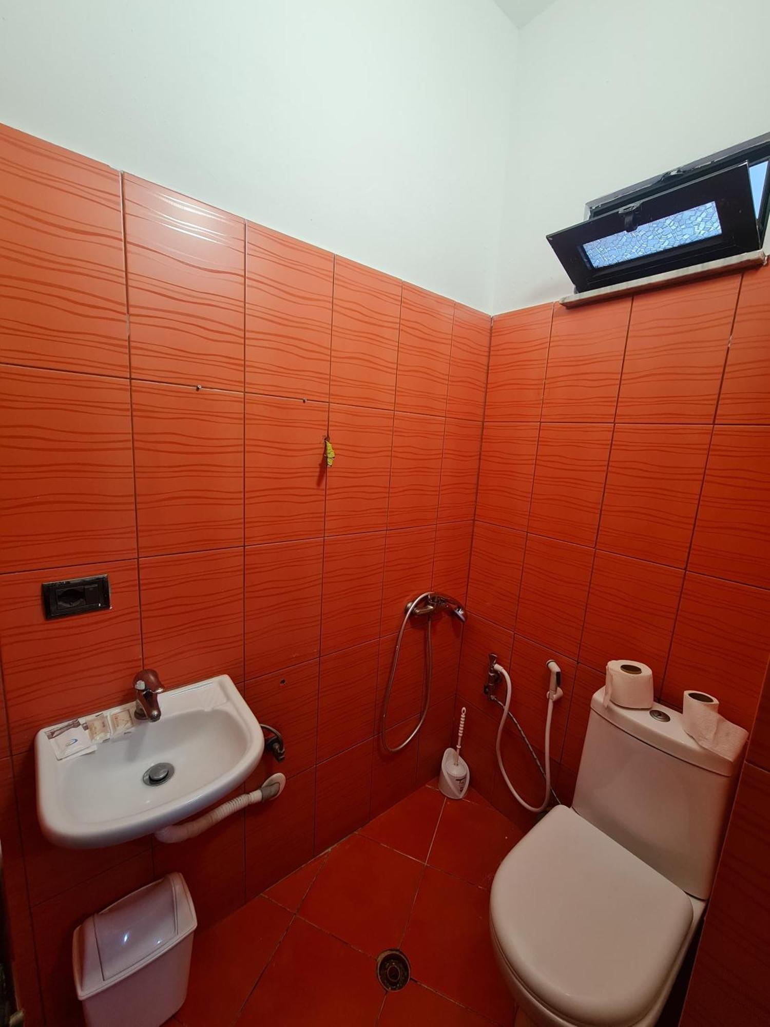 Hotel Studenti Tirana Buitenkant foto