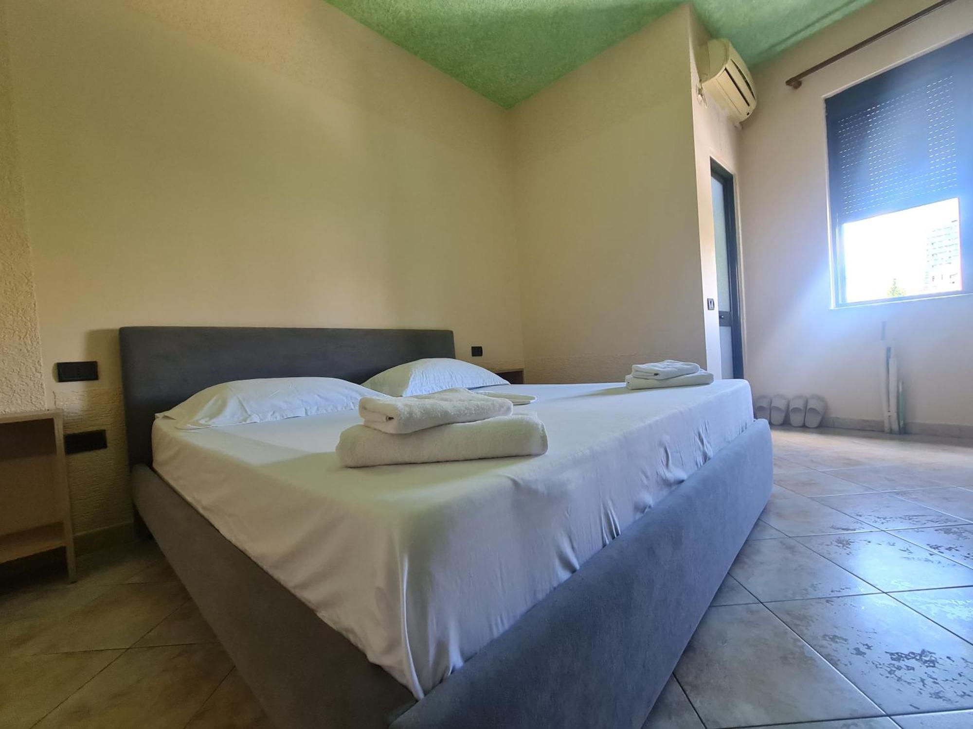 Hotel Studenti Tirana Buitenkant foto