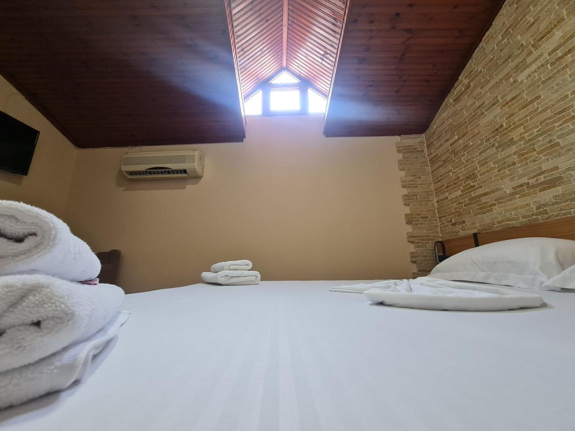 Hotel Studenti Tirana Buitenkant foto