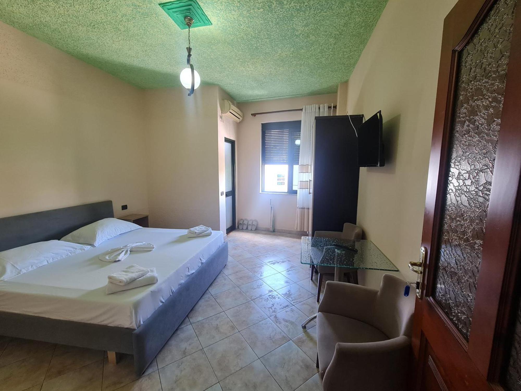 Hotel Studenti Tirana Buitenkant foto