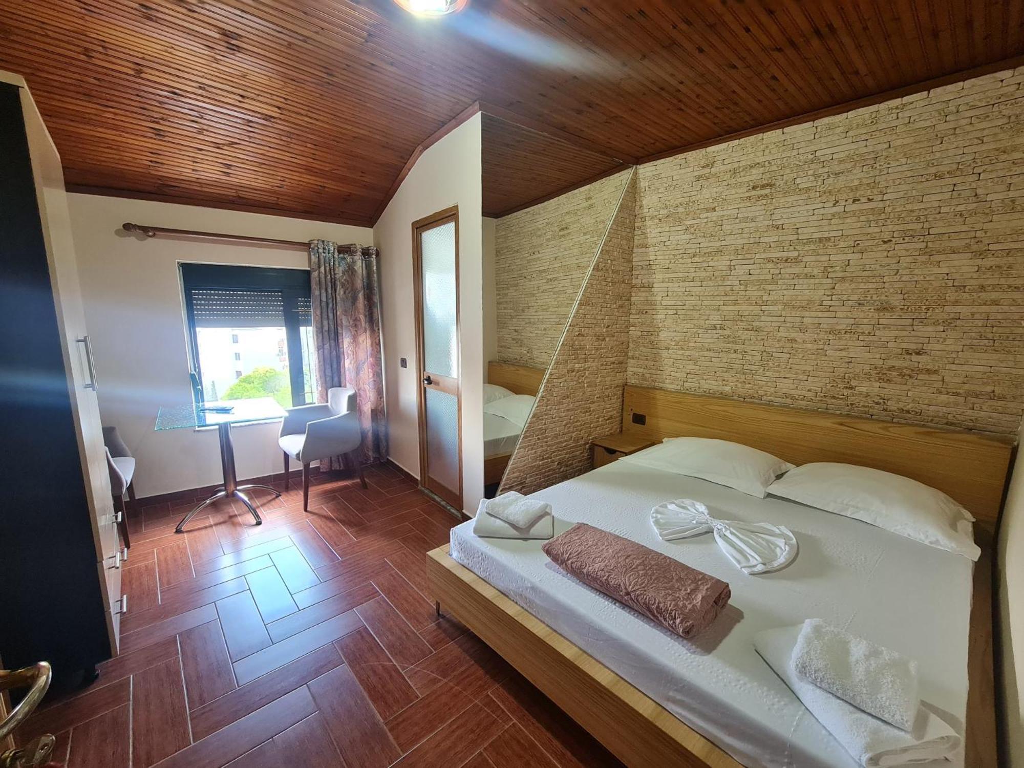Hotel Studenti Tirana Buitenkant foto