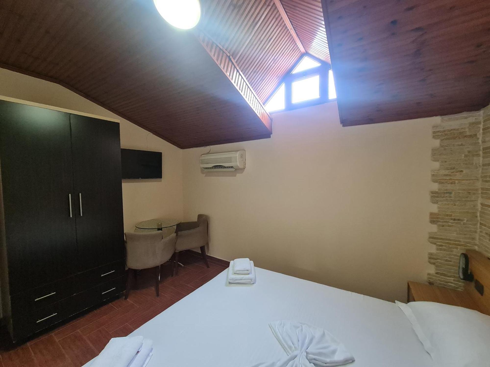 Hotel Studenti Tirana Buitenkant foto