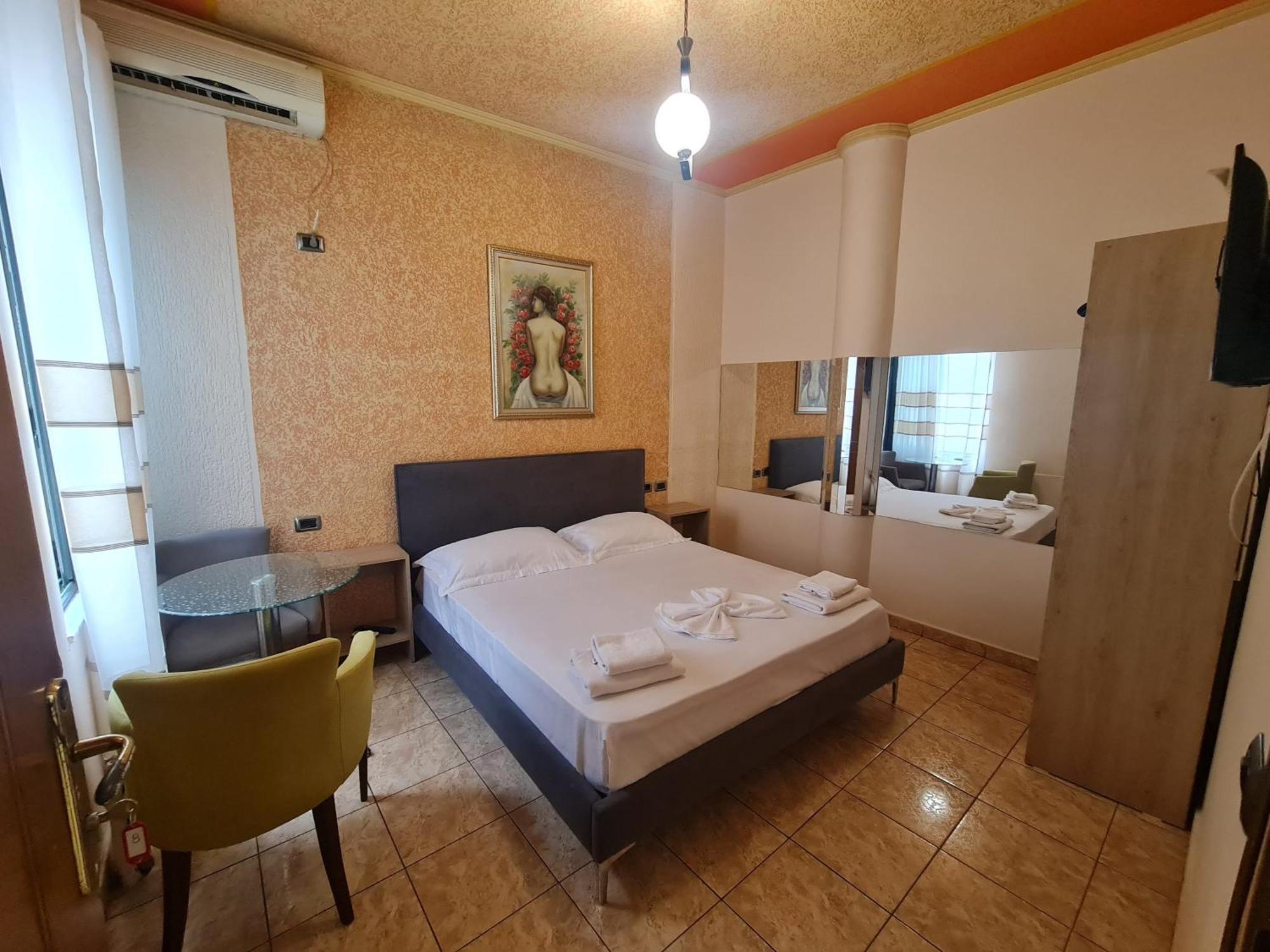 Hotel Studenti Tirana Buitenkant foto